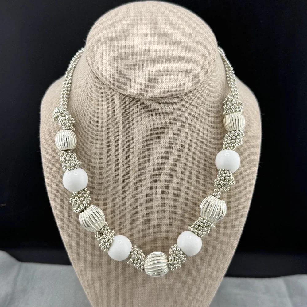 Liz Claiborne Chunky Necklace Silver‎ Tone White Glass Bead 18